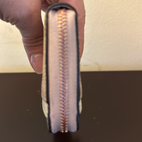 Michael Kors zip up card holder. Good condition. - Picture 5 of 7